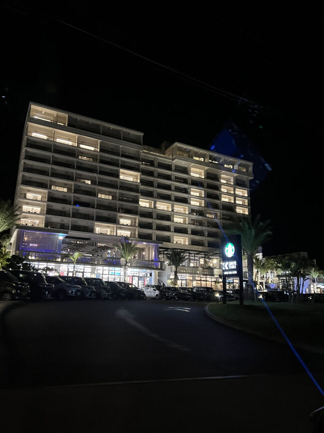 18:10<br />【オキナワハナサキマルシェ】<br />美ら海水族館から7分ぐらいで到着<br /><br />ここに行きたいショップがあります<br />間に合うか！！<br /><br />駐車場はホテルの裏側にありました