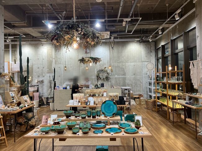 やんばるややちむんなど扱ってます