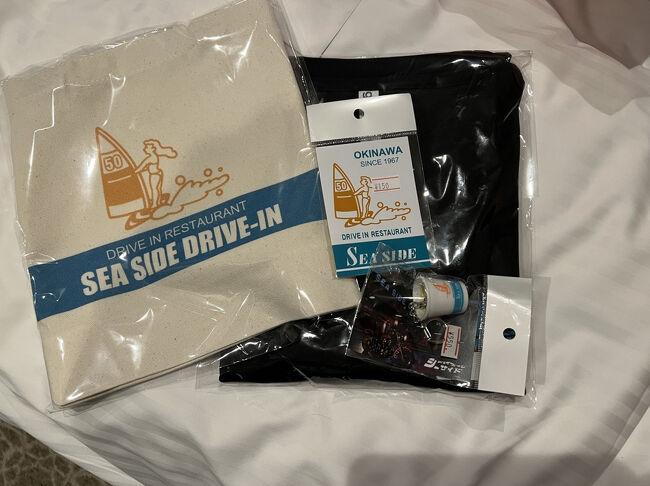 ［購入品］<br /><br />◇トートーバッグ￥700<br />◇Tシャツ黒￥2,000<br />◇ステッカー￥150<br />◇キーホルダー￥550<br /><br />お目当てのもの購入出来ました<br />めちゃくちゃ可愛い(*^_^*)<br /><br />全て現金で支払いました