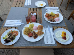 そのまま最後の朝食会場に向かいます。
今朝も美味しい朝食を頂きます。
