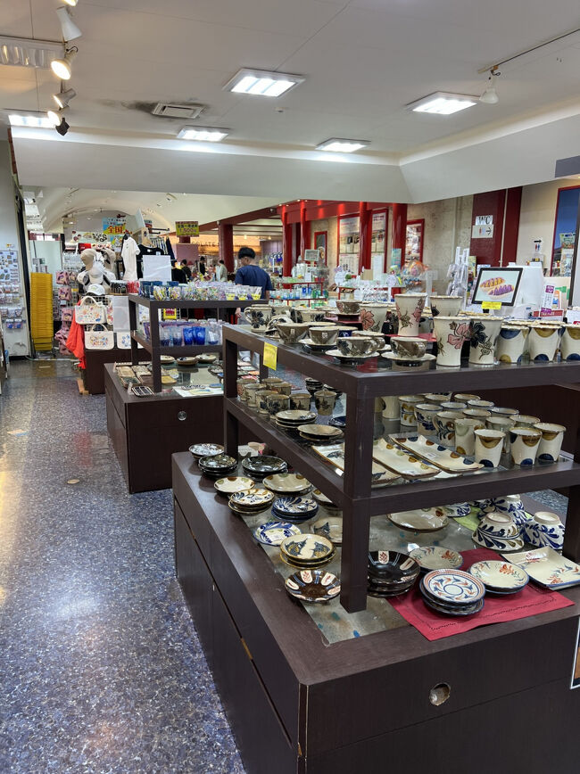 やちむんやお土産も置いてありました