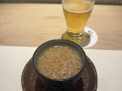 夕食は、北新地のわっぜというシャボーン鶏料理のお店に来ました。
まずが鶏そぼろの茶わん蒸し。