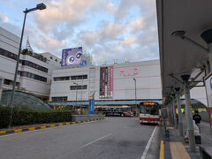 １時間ちょっとで、和歌山駅に到着です。
一応、駅ビルの中は少しだけ探検したりして。
お土産屋さんはかなり小さかったです。