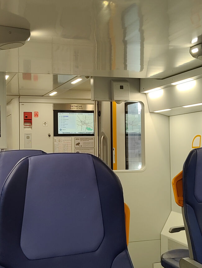 翌日は、記憶を呼び起こしながらボローニャ中央駅まで歩くこと15分。<br />北イタリアでは日立製のスマートな電車が走っていて、乗り心地も抜群(^_-)-☆<br />兎も角、バリアフリーでホームから段差なく乗り降り可能なのは高齢者には有難いです。