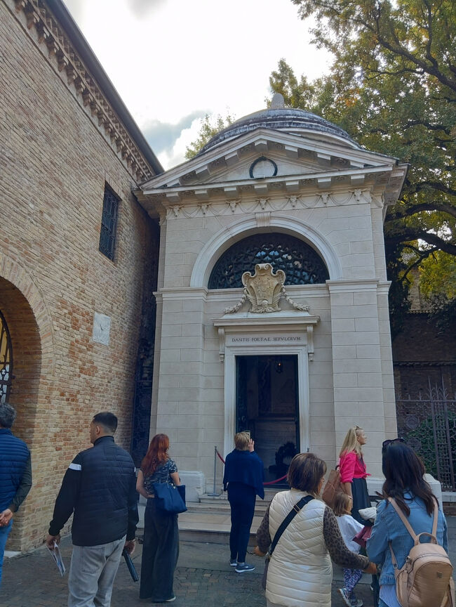 今もお参りする人が絶えません！