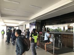 フライトは1時間半ほど遅れてバタム島に到着。