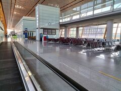 空港が広い。特に北京～バンコクは大型飛行機のせいか、ロビーの一つずつが広大な場所でした。時間に余裕を持っていきましょう