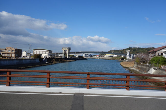 湯浅の街を流れる広川を渡ります。