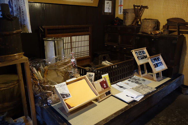 江戸時代の店舗の番台も再現されています。