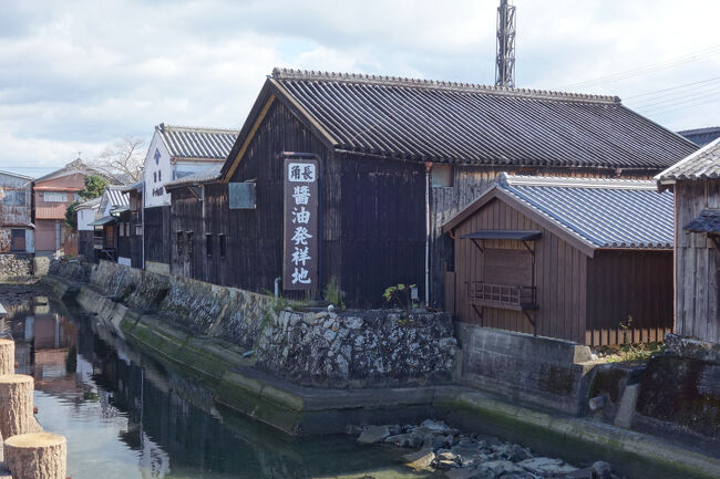 大仙堀は、江戸時代に山田川河岸を掘って護岸を石垣で固めて造られた内港です。蔵から積みだした醤油を小舟に載せ、沖合の大船に運んでいたことから「しょうゆ堀」とも呼ばれていたそうです。
