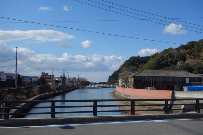 山田川河口の風景。長閑な港町と云った景色です。