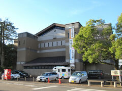 15:45　宿毛市立宿毛歴史館（宿毛市中央）
1階と2階は中央公民館や図書館が入っていて、3階が宿毛歴史館になっています。
宿毛の町の歴史や宿毛市ゆかりの人物を紹介しています。