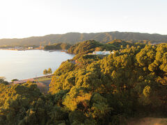 右手には、GRANHILLS YASHIも見えます。
1棟貸しコンテナハウスを使ったリゾートグランピング施設です。