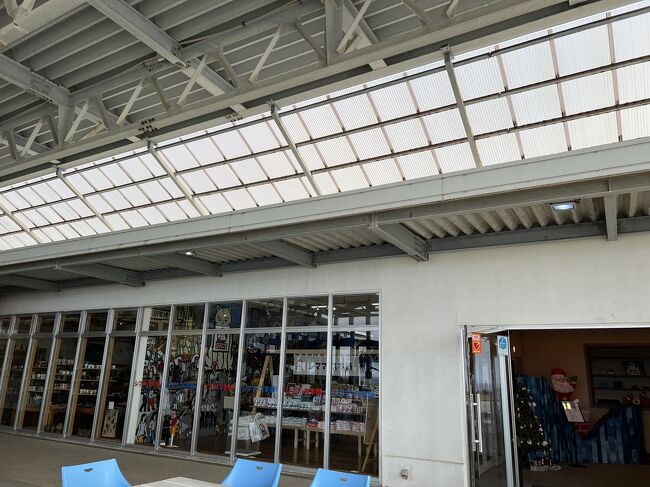 【オキナワアートショップゆんたん】<br />でやちむんを見ました～<br /><br />【シママース本舗】<br />なんとまた、Tシャツを購入しました<br />この旅、3枚目です～(^｡^)