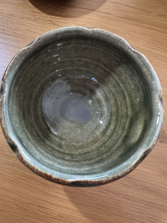 急に！！この器に決定だ＼(^o^)／<br /><br />［購入品］<br />◇おちょこ￥1,900<br />現金払いでした<br /><br /><br /><br />もっともっとみたいけどみたら欲しくなるのでやちむんの里を後にします、、