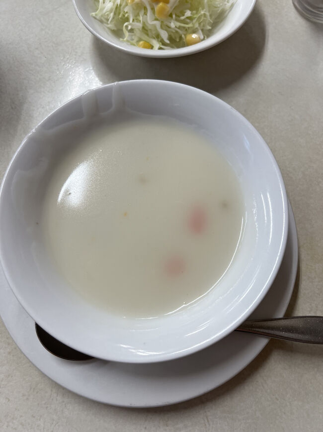 スープ<br /><br />マッシュルームとミルクのクリーミーなスープです<br />推しは黒胡椒をかけて飲んでました～<br /><br />もちろん、真似しました～<br /><br />味がしまる～♪