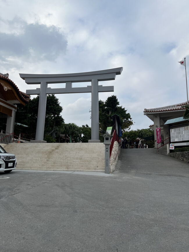 車も停められてホンマにラッキーです<br />ではお参りへ