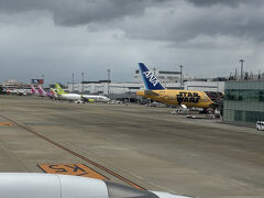 福岡空港到着しました。
次便のチェックインをして