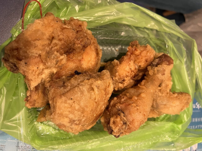 チキンバラバラ<br /><br />フライドチキンですね～<br />熱々がご馳走～そして塩胡椒が濃い目でウマーーい＼(^o^)／