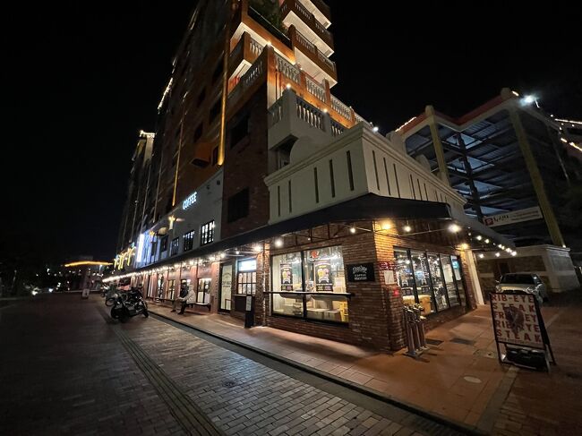 19:25<br />一つだけチキンを食べてすぐに出発、アメリカンビレッジへ出かけました～