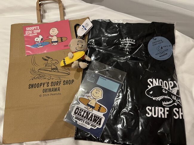 ［購入品］<br /><br />◇TシャツBLACK￥3,900<br />◇ステッカー￥800<br />◇ポストカード￥200<br />◇チャーリーブラウン￥2,400<br />◇紙袋￥100<br /><br />Tシャツはこの旅行で4枚目購入、笑(^ ^)何枚買うねん！<br /><br /><br />チャーリーブラウンのマスコットはハワイのものでした＼(^o^)／ﾗｯｷｰ♪♪<br /><br />大満足！！