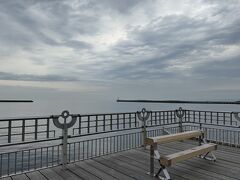 陸奥湾に面した青い海公園

今日の天気じゃ灰色の海公園です(T-T)ﾁｰﾝ