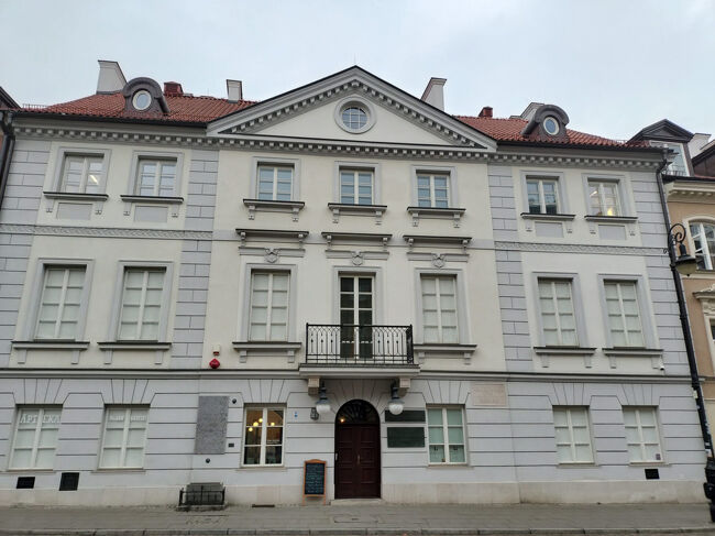 Maria Skłodowska-Curie Museum<br />16:00