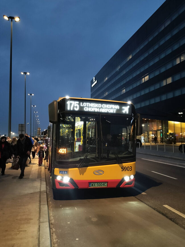 175番のバスで帰ってきました。<br />17:30<br />⇒結局、時間の都合もあり、ショパン博物館以外は入館せず、空港に<br />　帰ってきました。