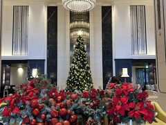 リーベルホテルでは、この季節はクリスマスツリーがロビーに飾られています。