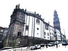 クレリゴス教会。
１８世紀に建てられた。
７６ｍの塔の高さはポルトガルで一番の高さ。