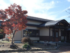 地元のお団子屋さん　江口だんご摂田屋店の庭でした
隣接する醤油の老舗越のむらさきの創業者の旧邸宅をリノベした店舗です