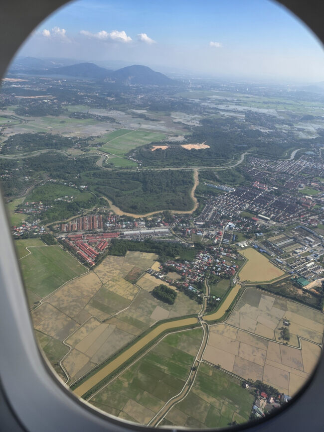クアラルンプールからペナンは<br />昨年飛行機移動チョイスだったので<br />今回は陸路にしようと思っていたのですが、<br />結構時間が掛かりそうだったので<br />今年も飛行機チョイス<br />すると飛行機1時間以上遅延<br />やはり鉄道でも良かったかも(笑)