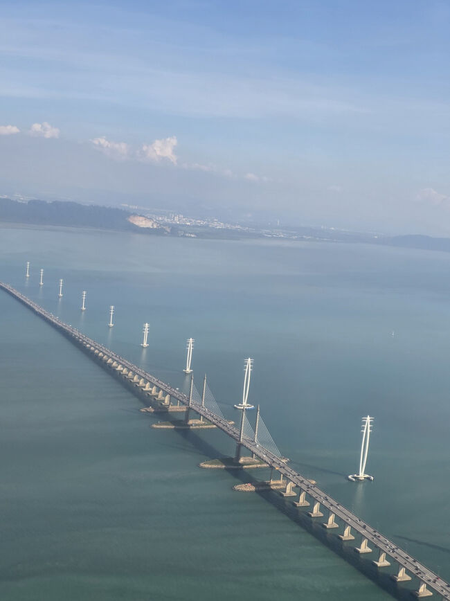 Penang Bridge<br />Jambatan Pulau Pinang<br />が見えてきました。<br />クアラルンプールからだと一度北上して南下してるのだと
