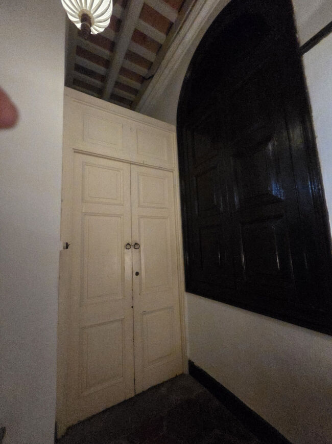 この白い扉の向こうがバスルーム