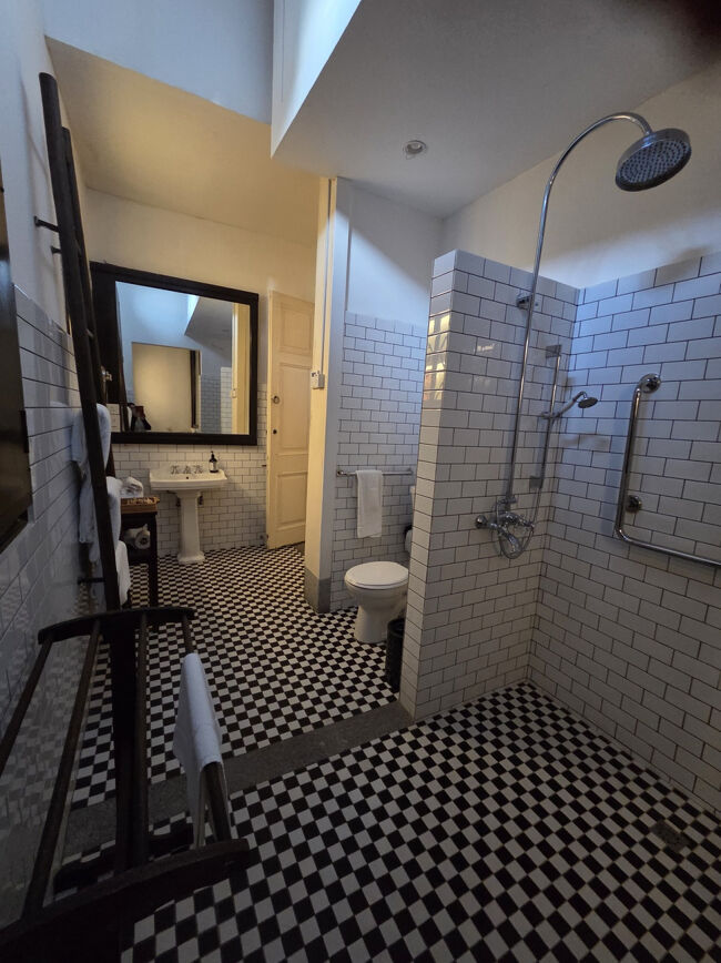 で、<br />ジャグジーのバブルが15時から22時半までだから<br />連絡してくれたら<br />いつでも<br />ジャグジー開けるからと<br />言われたと思う。<br /><br />この時ははい、はいと聞き流すも…<br />