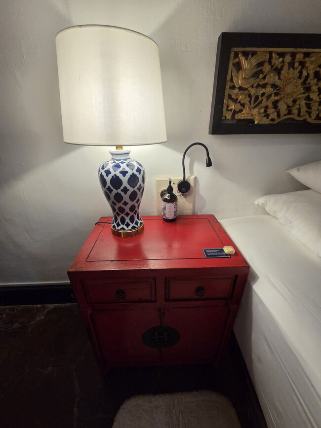 コンセントの横にコンセントの電源スイッチがあって<br />