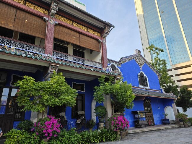 チョンファッツィ・マンション<br />Cheong Fatt Tze - The Blue Mansion<br /><br />ペナン・プラナカン・マンション<br />Rumah Agam Peranakan Pulau Pinang<br />と同様見学だけでも出来るのですが、