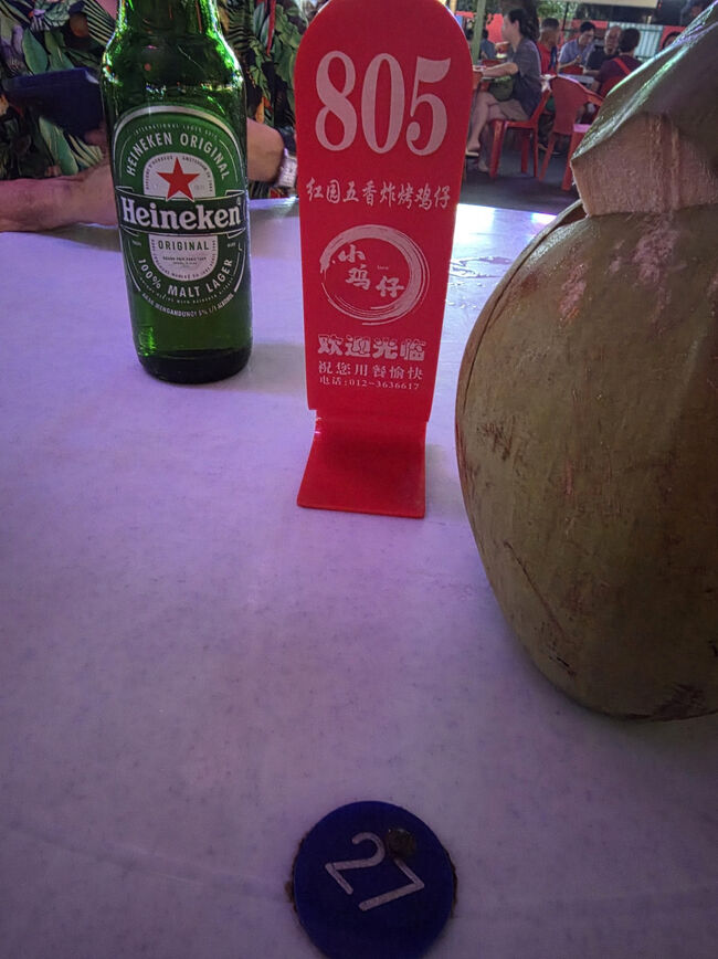 テーブルの番号よく覚えずにオーダーに行ったら番号札下さった。<br />フードコーナーもカード使えるお店とキャッシュのみのお店が有ります。