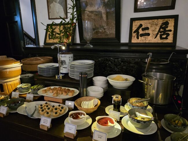 回りに有るヴァイキングも<br />麺類にスイーツ、点心