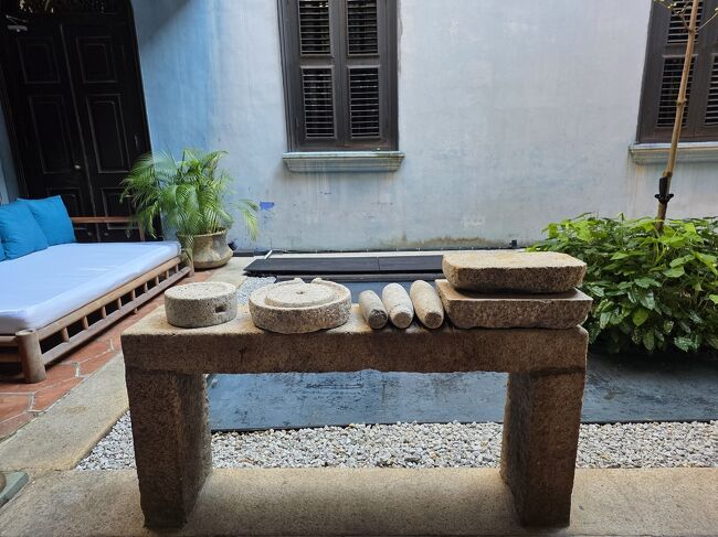 部屋に帰ってやはりぬるいまま<br /><br />出かけるこたに