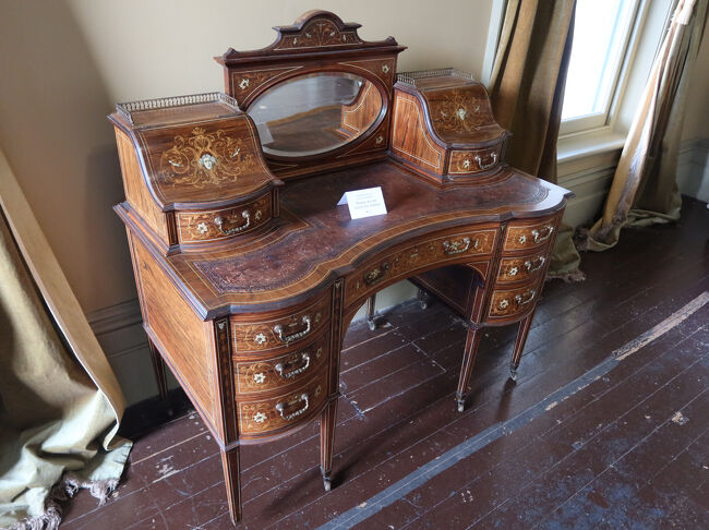 調度品は解説がなかったので、どのような経緯のものかは不明。