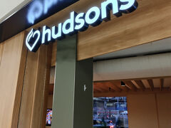 翌朝日本へ戻るので空港のちょっと横にあるホリデーインへ宿泊。
ディナーはJAL便のカウンター等をチェックする為、空港まで来たついでにハドソンズへ！