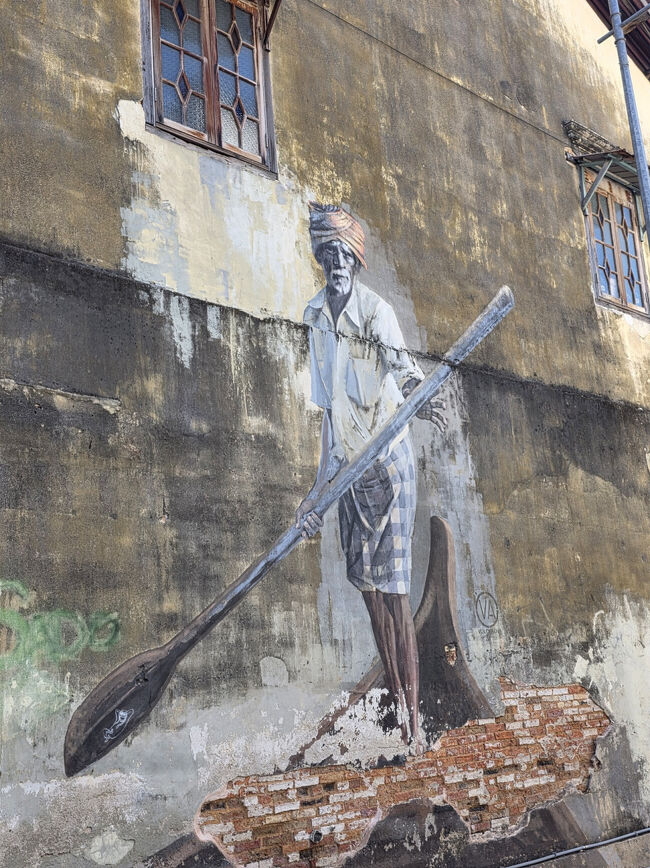 雰囲気のあるお爺さん<br />Street Art - "Fisherman" mural.