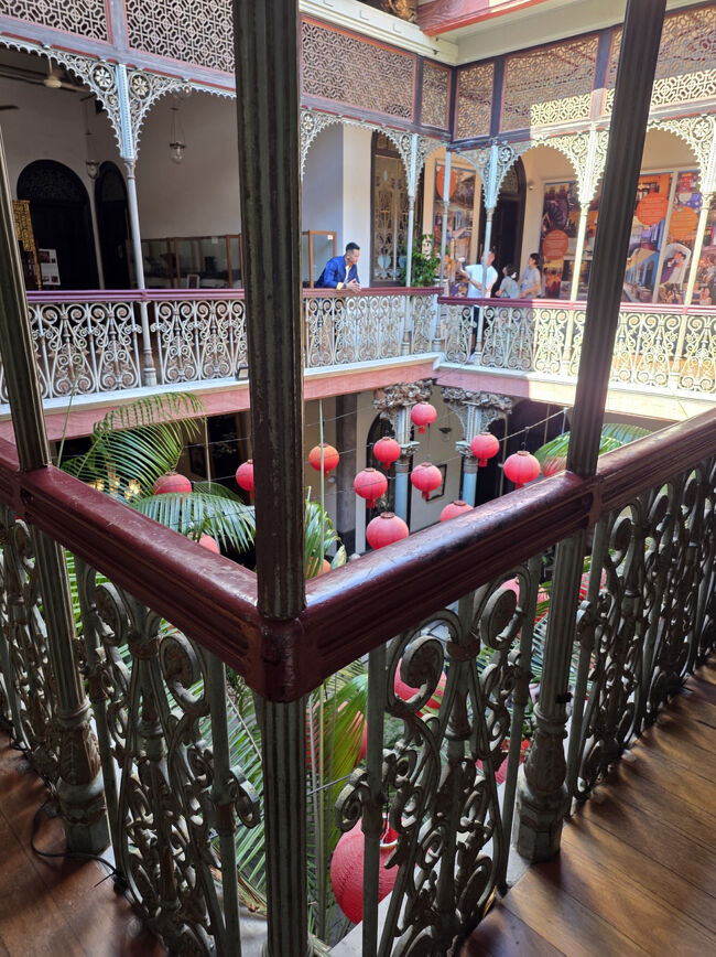 私は見学ツアー避けつつホテル内散策します。