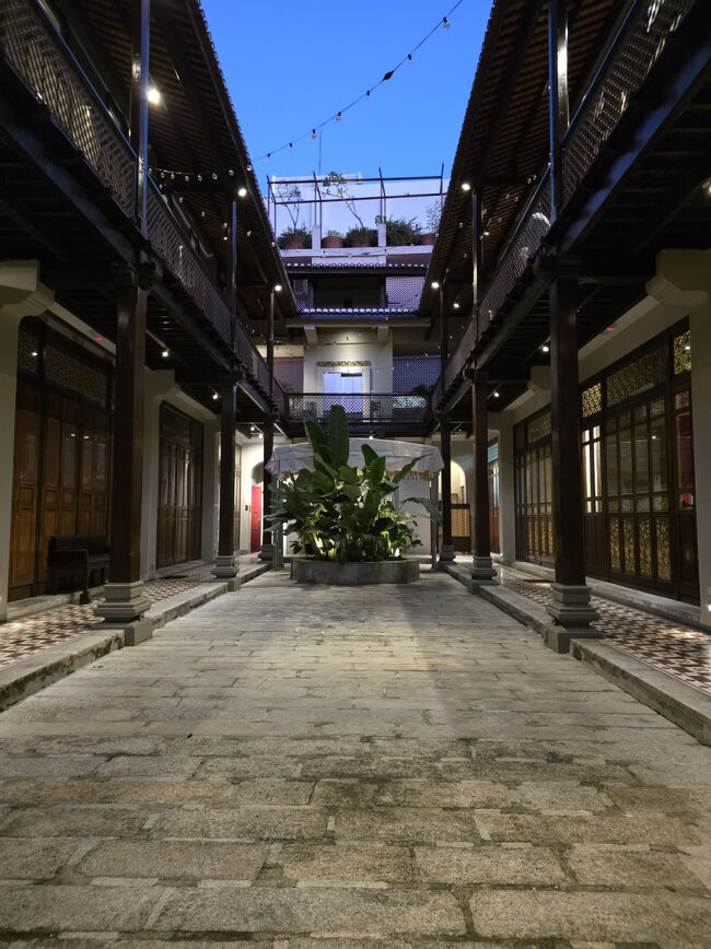 こちらの建物も中庭が有るのですね。