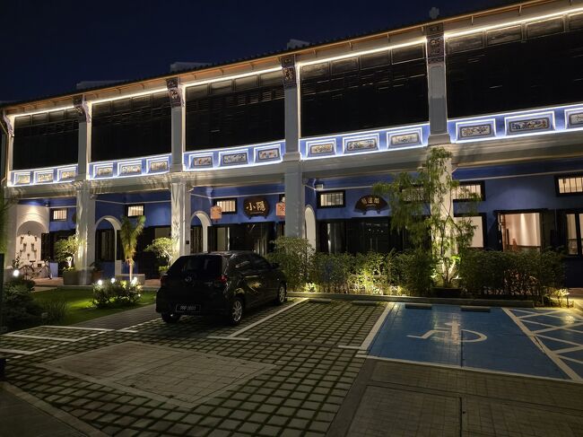 お向かいのspaの予定の建物も夜は素敵にライトアップ