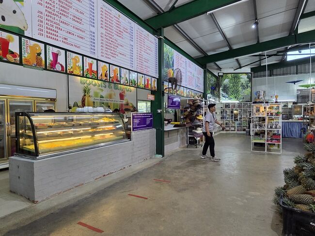 ツアー終了後にこちらでフルーツとドリンク頂けるようです。