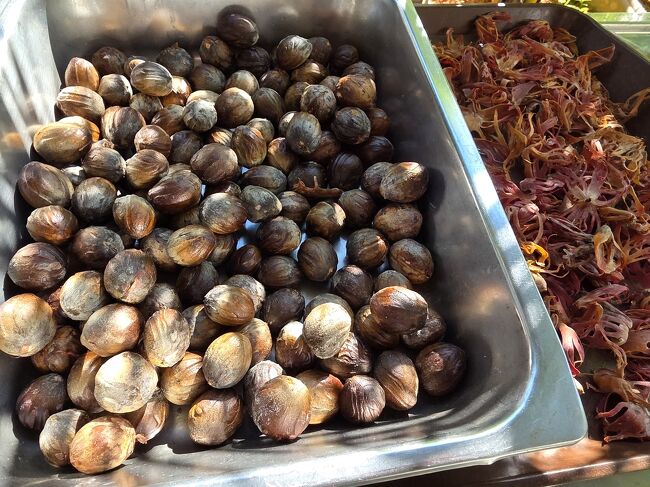 ライチ？<br />クアラルンプールのホテルでも食べたけど<br />小さいけど美味しかった。