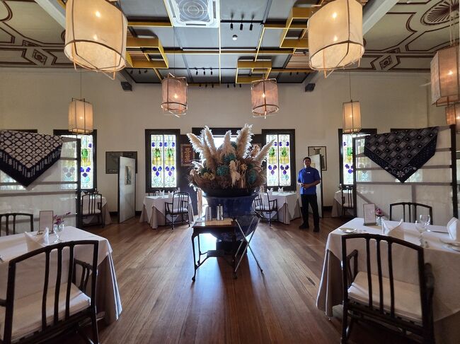 記念撮影してたら<br />大陸の方が入ってこられて記念撮影始められたので<br />あの方達もお食事なのかと思ったら<br />記念撮影だけして出ていかれた（笑）