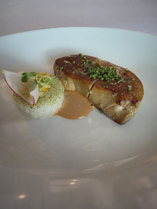 ファースト料理チョイスがどうしてもダブりました（笑）<br />美味しい<br />ここのホテルのお料理は何食べても美味しいと主人